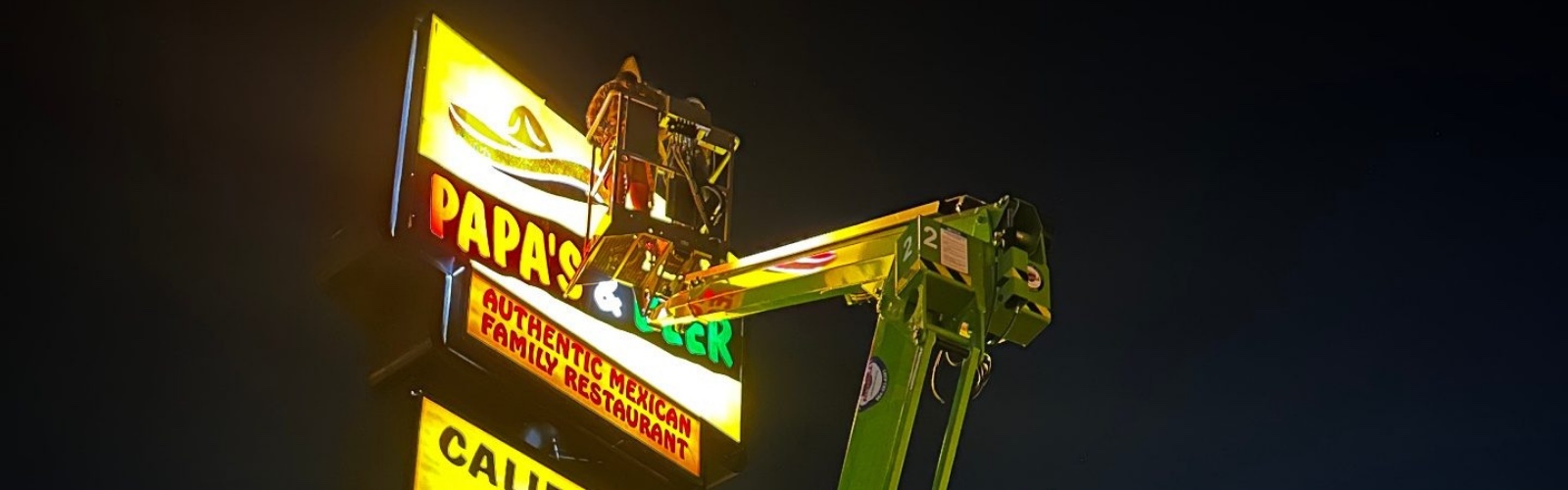 Illuminated Pylon Sign for Papa's & Beer in Los Angeles, CA